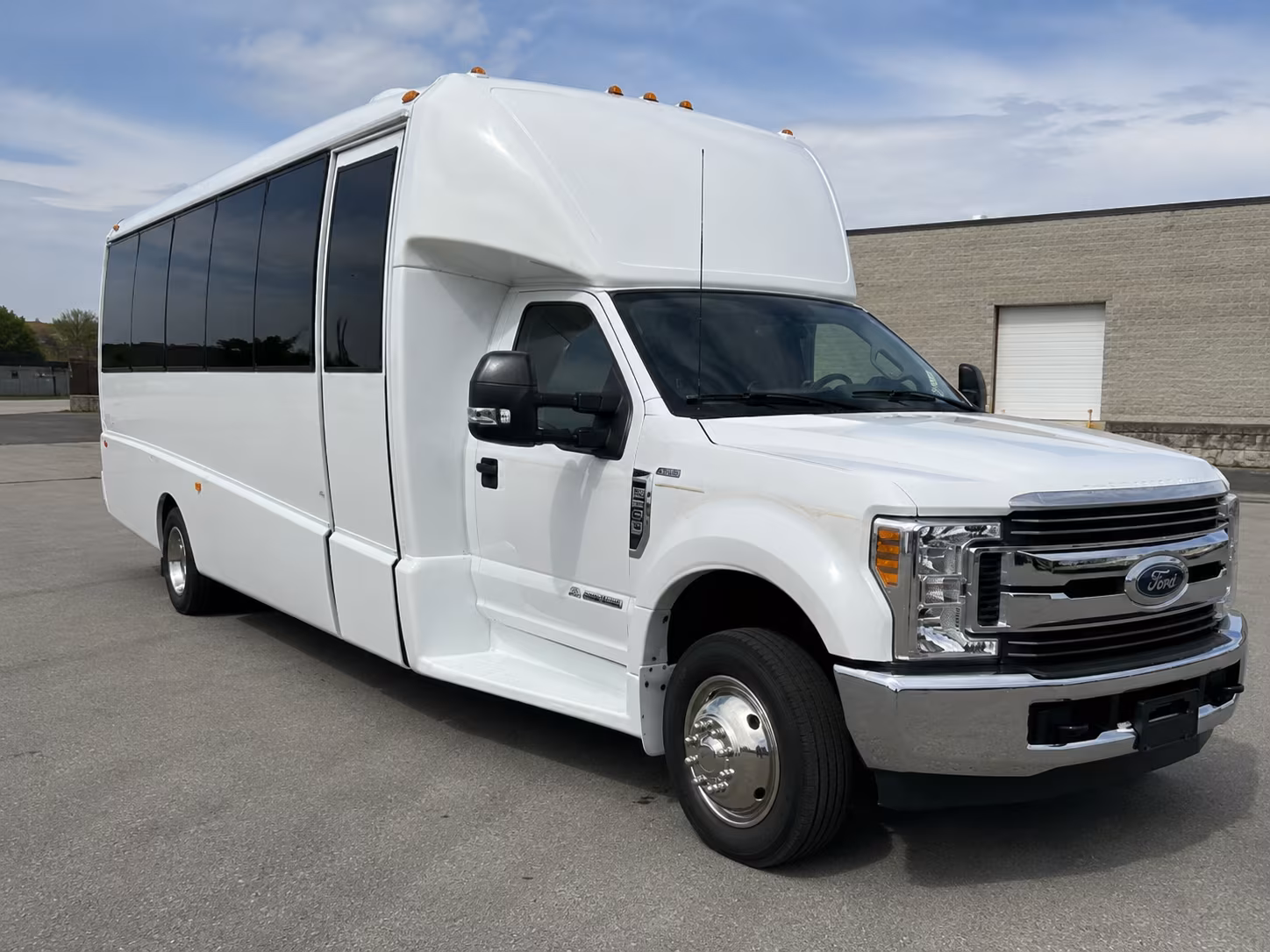 book a bus for your next prom 1