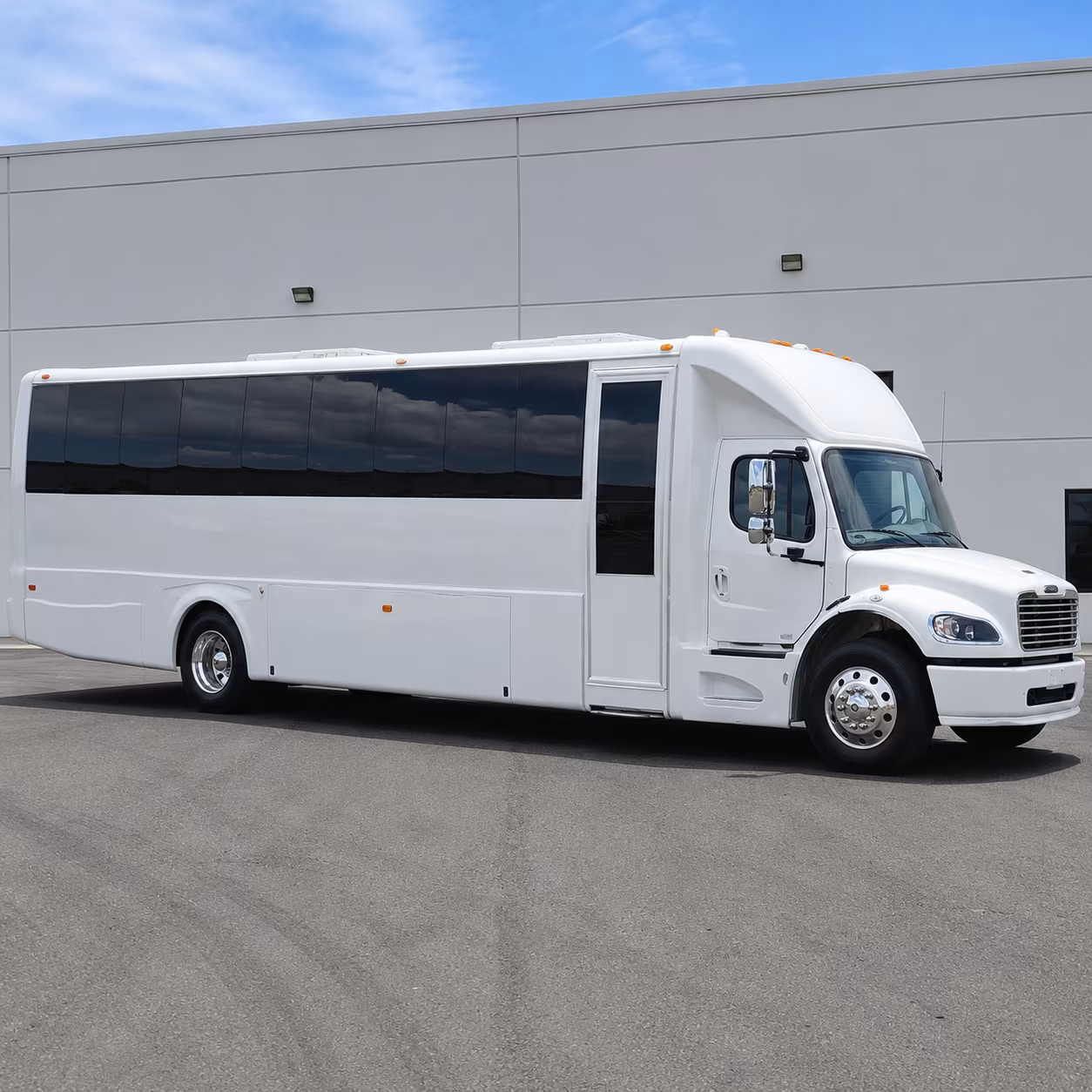 bus rentals for corporate groups traveling between duluth and the twin cities