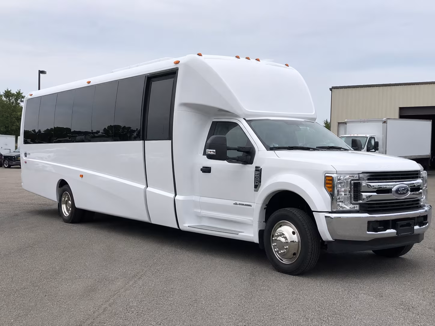 corporate airport transfer buses between duluth and minneapolis saint paul
