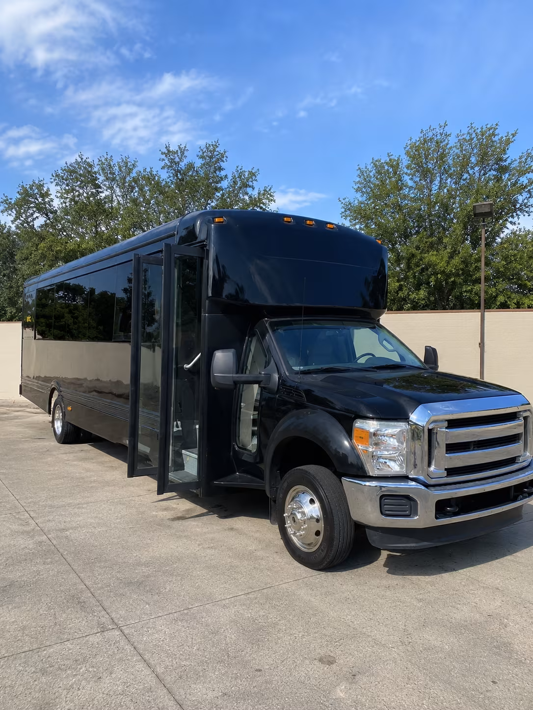 duluth 20 passenger party bus